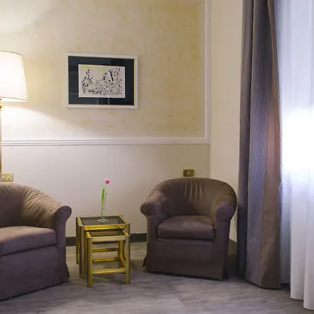 Grand Excelsior מלון 4*