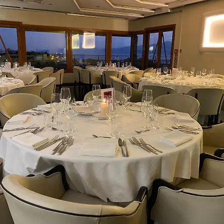 Grand Excelsior מלון 4*
