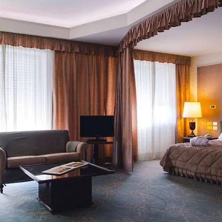Grand Excelsior מלון