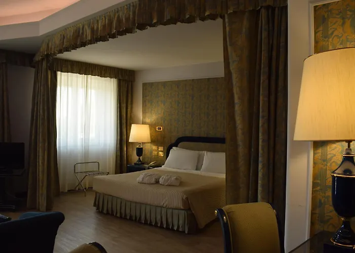 Grand Excelsior Hotel 4*