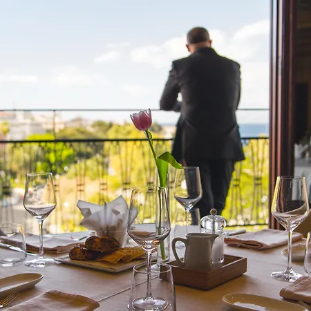 Grand Excelsior Hotel