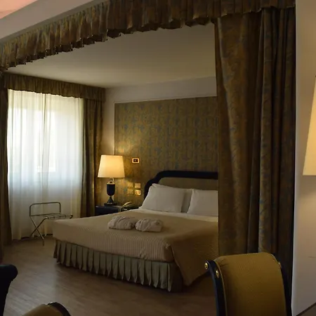 Grand Excelsior Hotel 4*