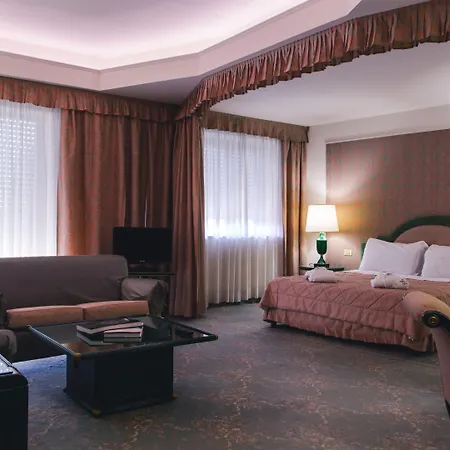 Grand Excelsior Hotel